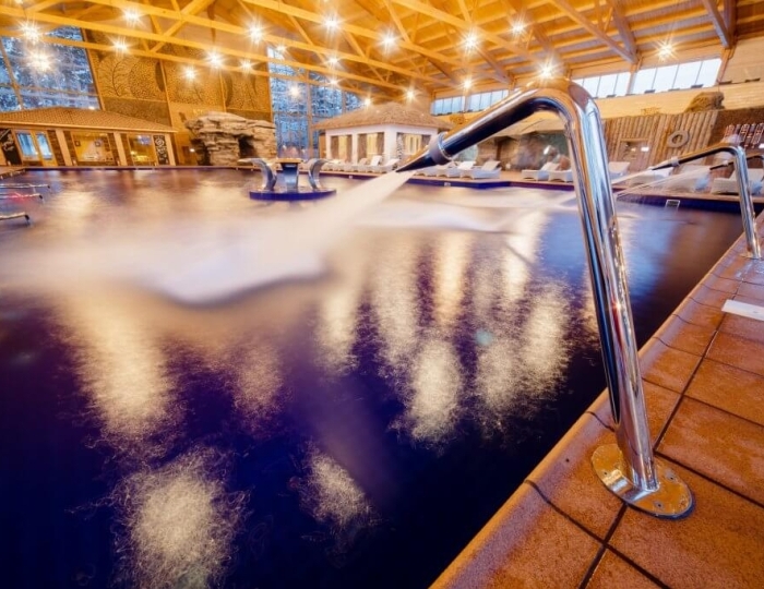 Бассейн с массажными установками - Отель «Солнечный Park Hotel & SPA»
